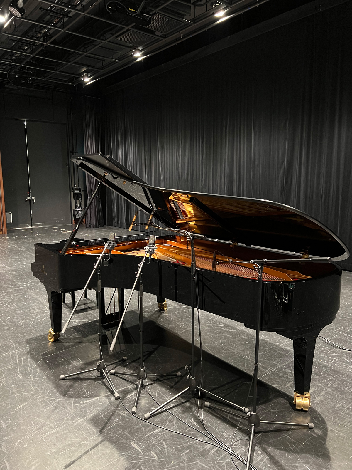 札幌市民交流プラザ/・クリエイティブスタジオでのYAMAHA CFXを使った ピアノレコーディング